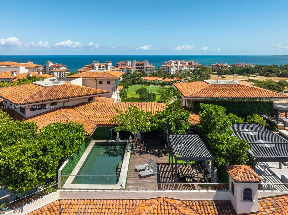 Private Rooftop pool area