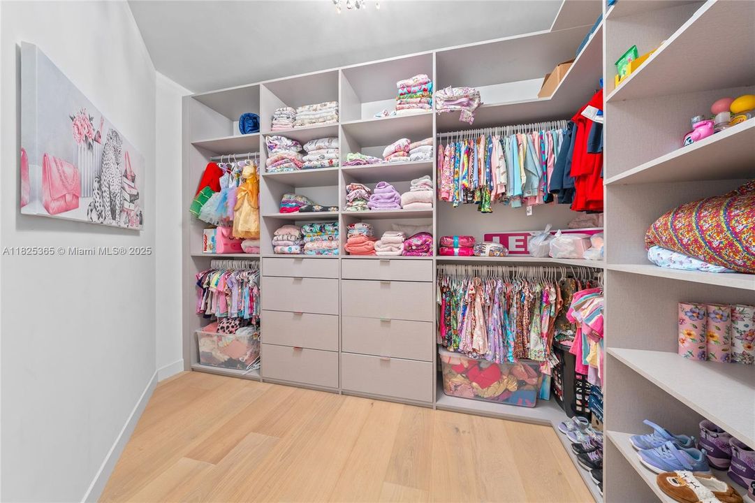 For Sale: $50,000,000 (7 beds, 8 baths, 9852 Square Feet)