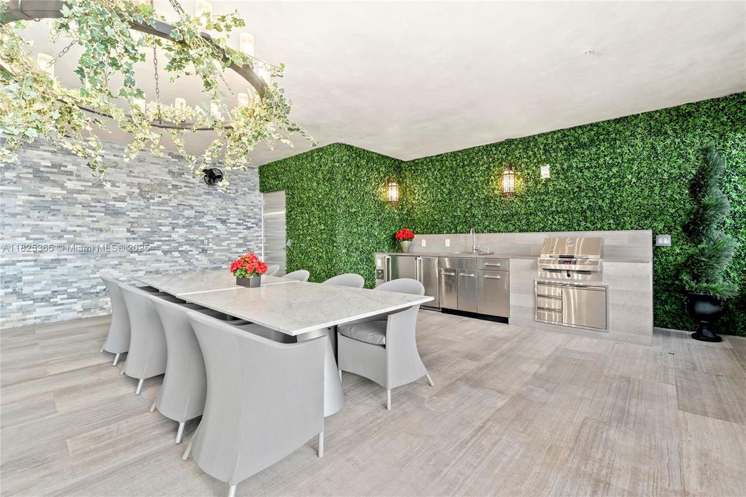 Rooftop outdoor kitchen/dining area