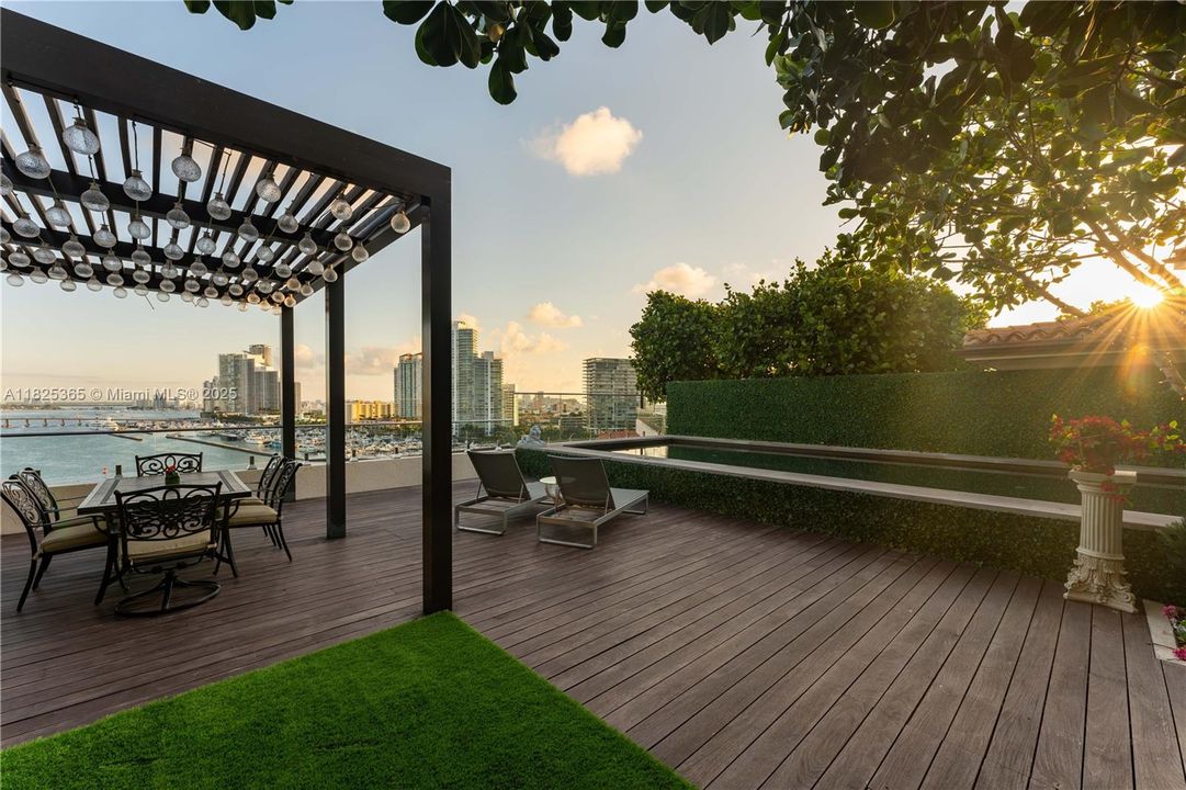 For Sale: $50,000,000 (7 beds, 8 baths, 9852 Square Feet)