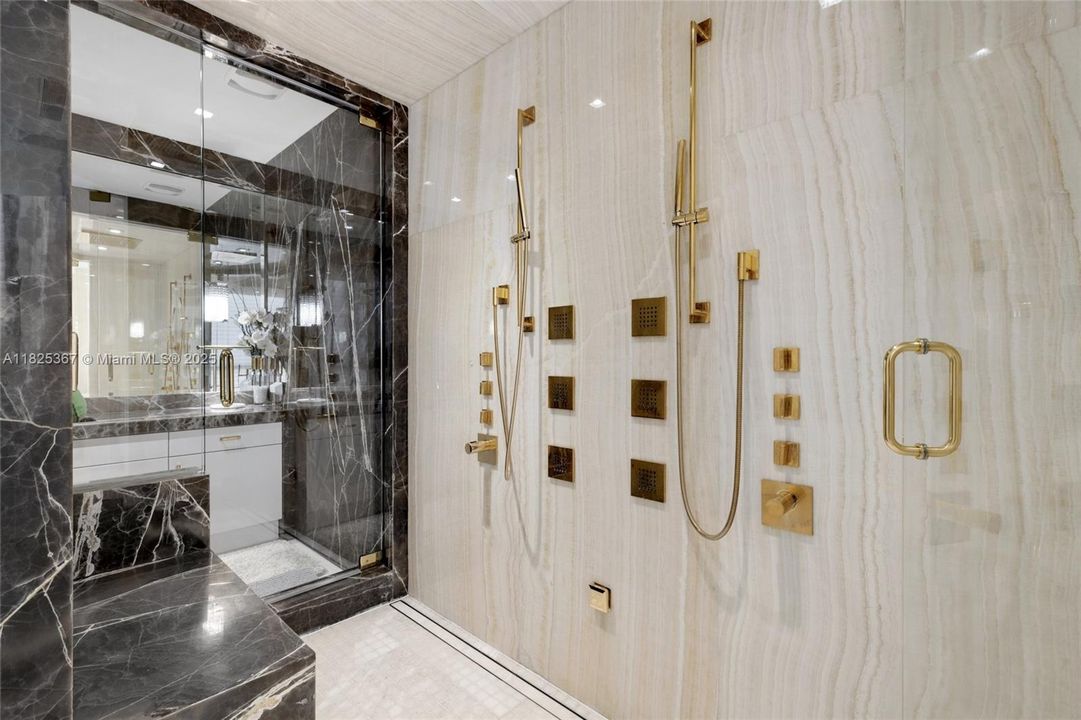 Vendido Recientemente: $13,500,000 (4 camas, 5 baños, 9183 Pies cuadrados)