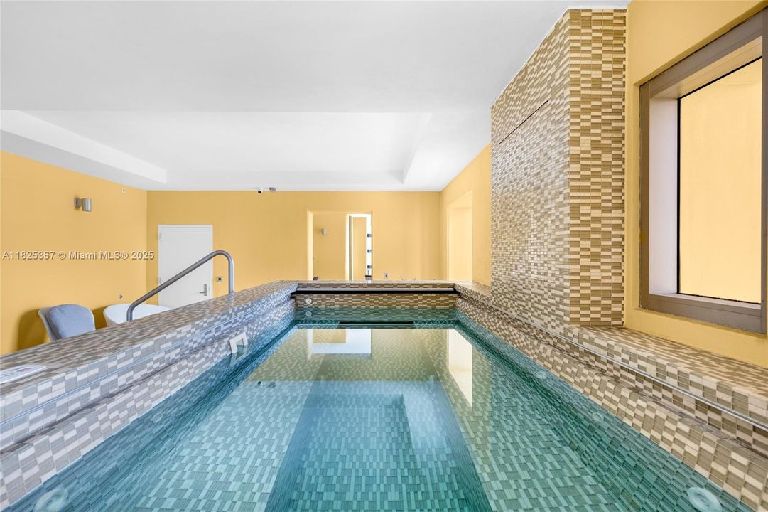 Vendido Recientemente: $13,500,000 (4 camas, 5 baños, 9183 Pies cuadrados)