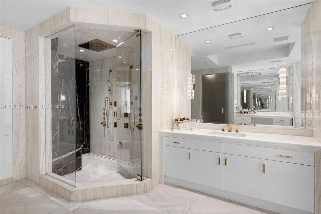 Vendido Recientemente: $13,500,000 (4 camas, 5 baños, 9183 Pies cuadrados)