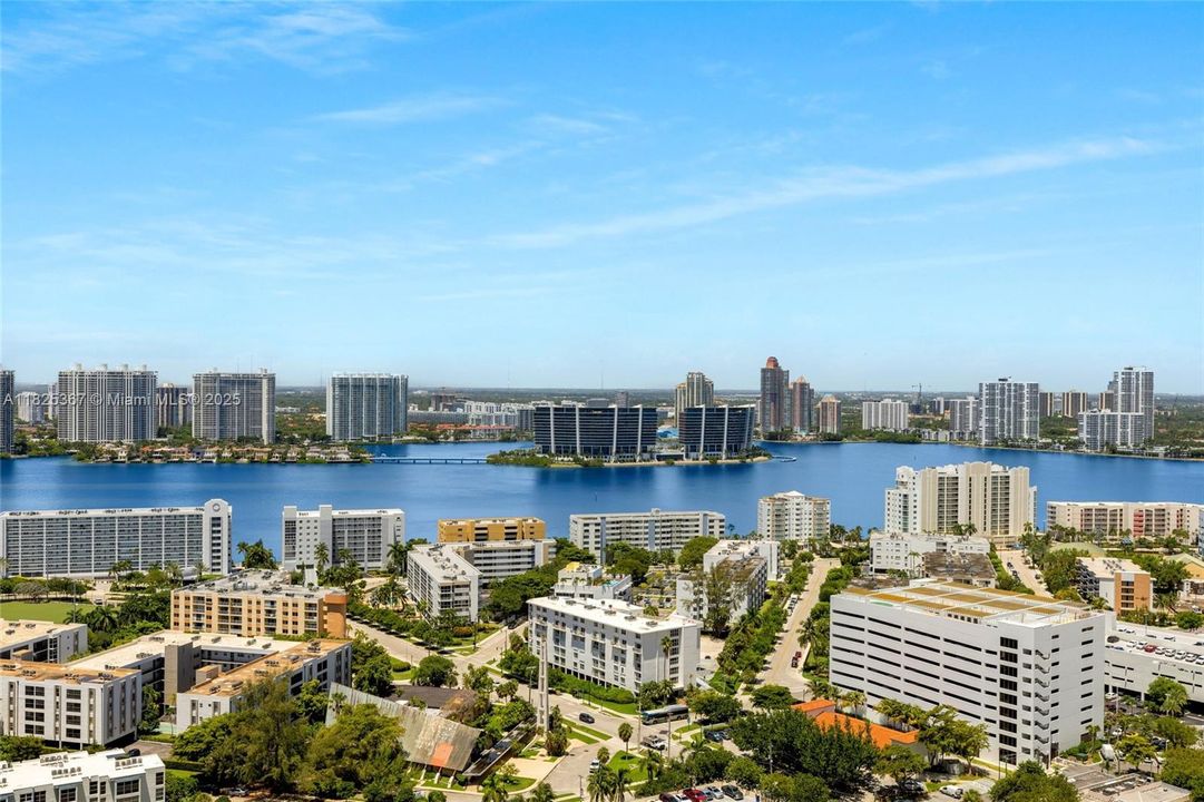 Vendido Recientemente: $13,500,000 (4 camas, 5 baños, 9183 Pies cuadrados)