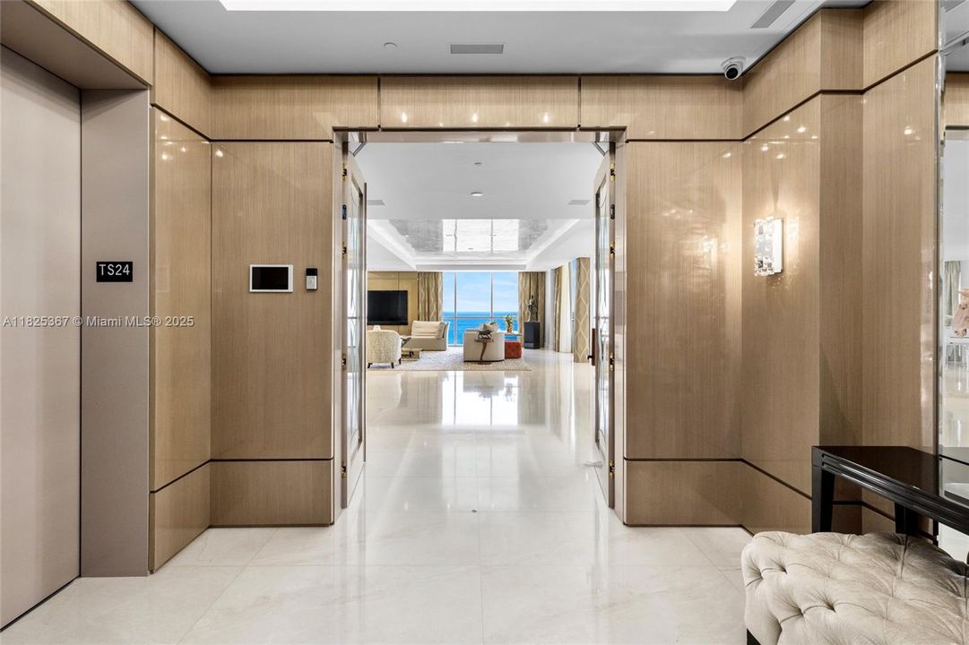 Vendido Recientemente: $13,500,000 (4 camas, 5 baños, 9183 Pies cuadrados)