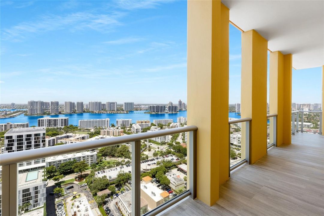 Vendido Recientemente: $13,500,000 (4 camas, 5 baños, 9183 Pies cuadrados)