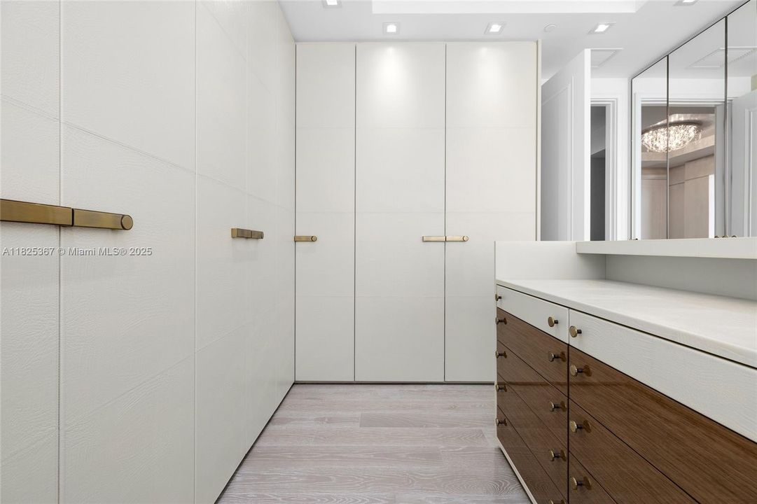 Vendido Recientemente: $13,500,000 (4 camas, 5 baños, 9183 Pies cuadrados)