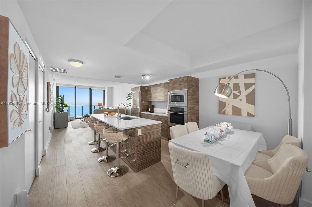 Vendido Recientemente: $765,000 (2 camas, 2 baños, 1095 Pies cuadrados)