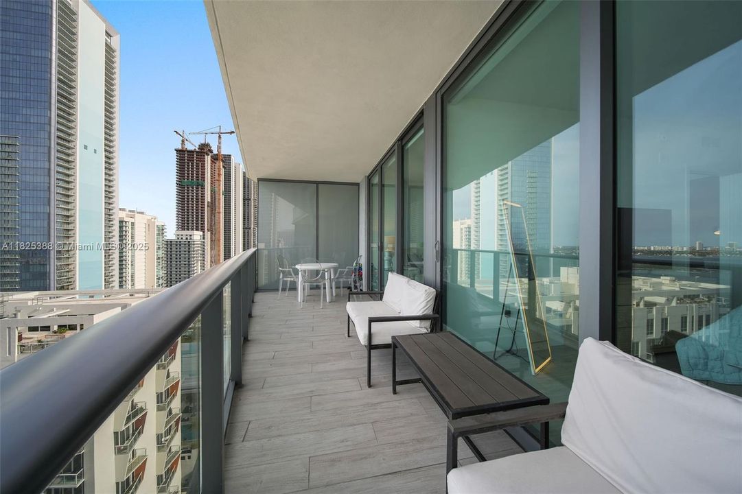 Vendido Recientemente: $765,000 (2 camas, 2 baños, 1095 Pies cuadrados)