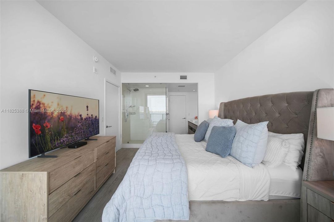 Vendido Recientemente: $765,000 (2 camas, 2 baños, 1095 Pies cuadrados)