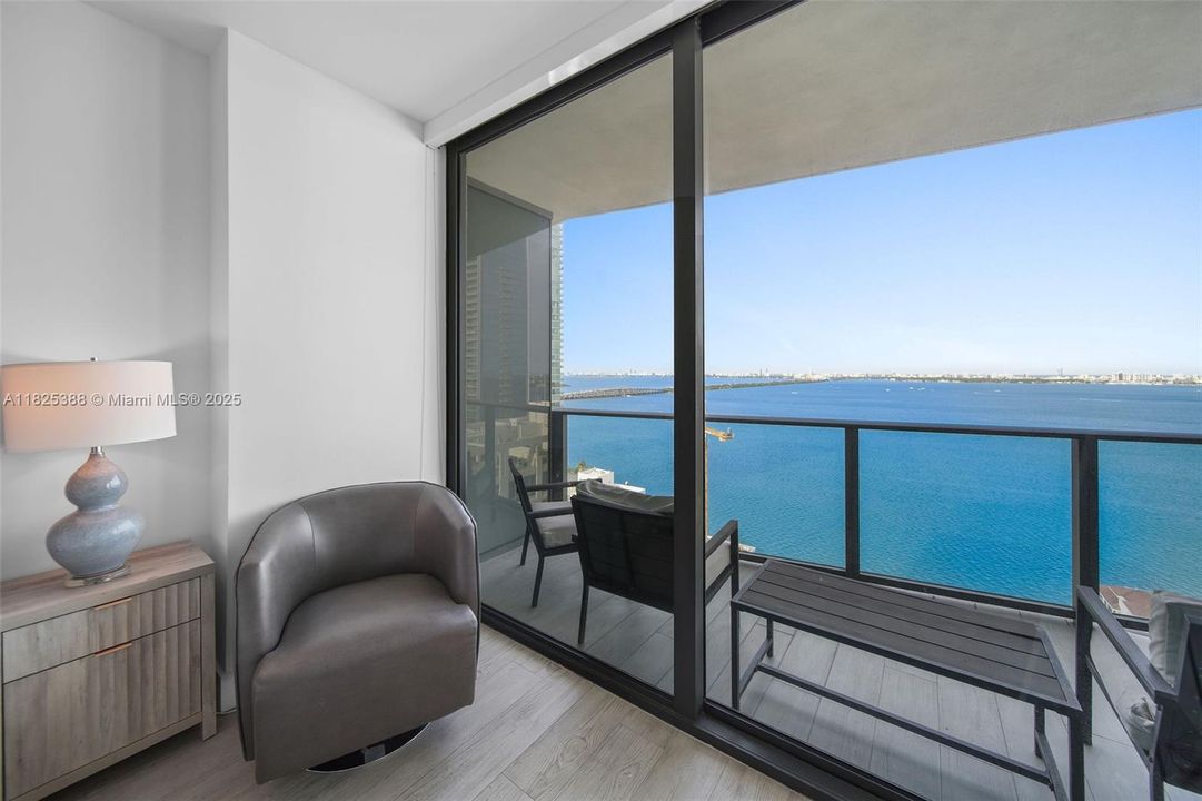 Vendido Recientemente: $765,000 (2 camas, 2 baños, 1095 Pies cuadrados)