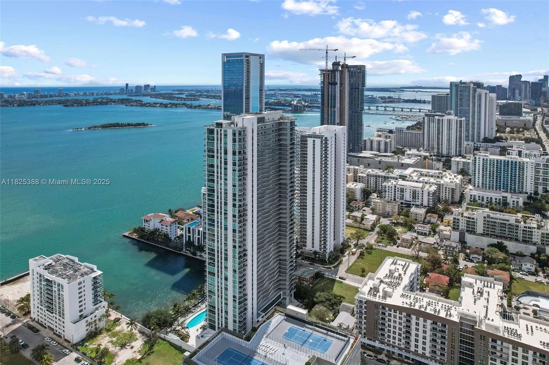 Vendido Recientemente: $765,000 (2 camas, 2 baños, 1095 Pies cuadrados)