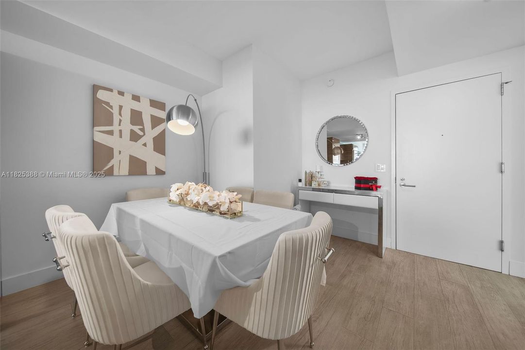 Vendido Recientemente: $765,000 (2 camas, 2 baños, 1095 Pies cuadrados)