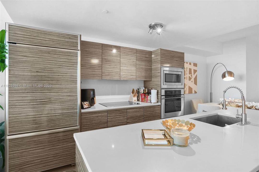 Vendido Recientemente: $765,000 (2 camas, 2 baños, 1095 Pies cuadrados)