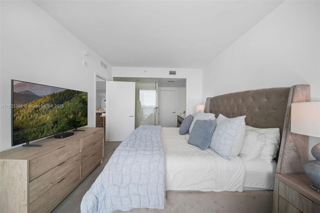 Vendido Recientemente: $765,000 (2 camas, 2 baños, 1095 Pies cuadrados)