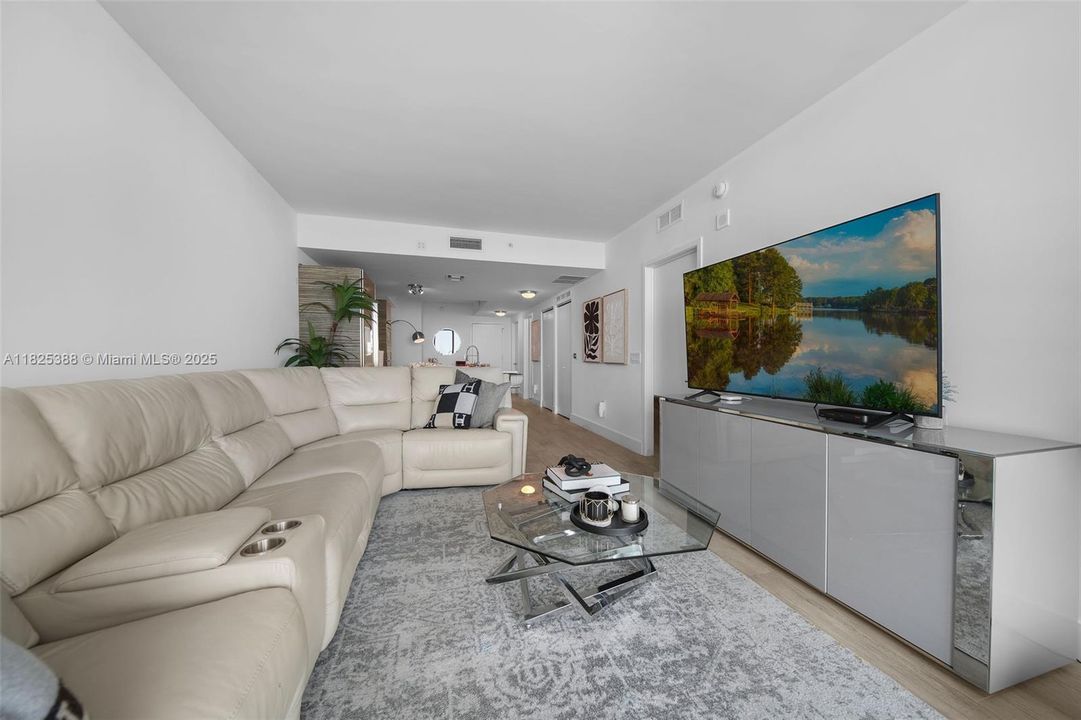 Vendido Recientemente: $765,000 (2 camas, 2 baños, 1095 Pies cuadrados)