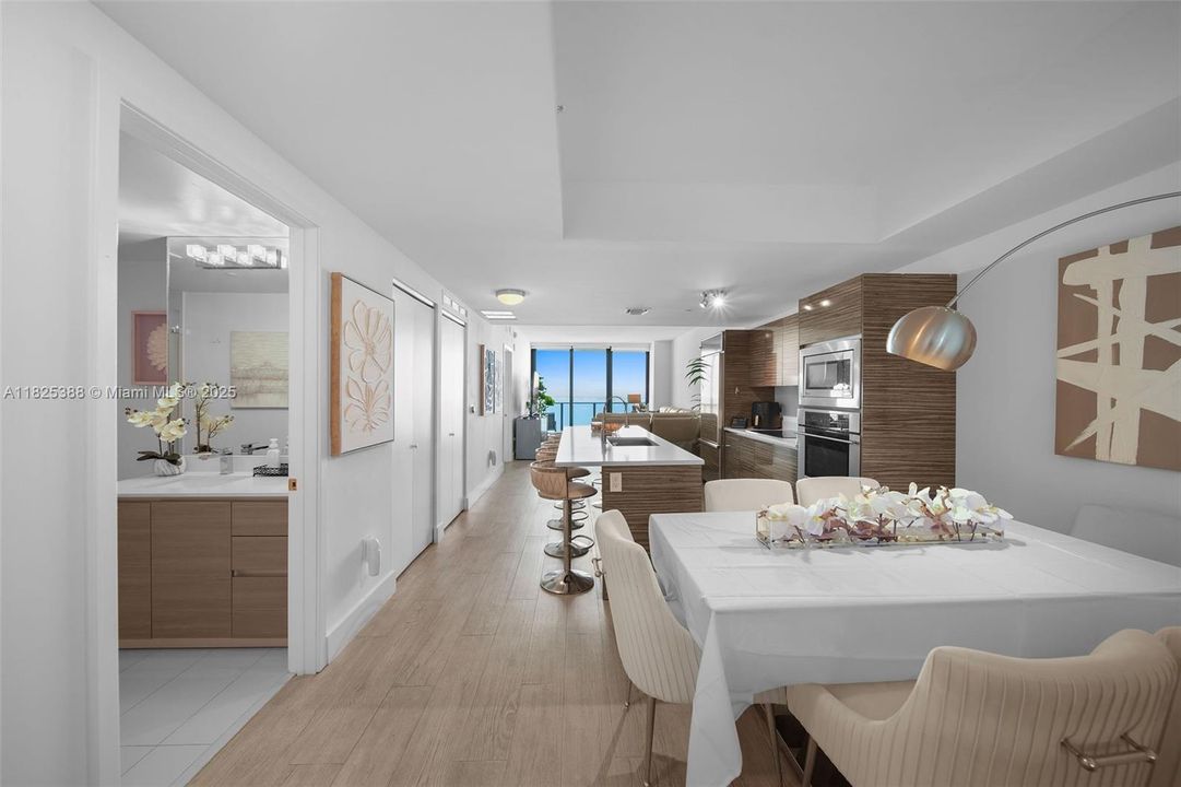 Vendido Recientemente: $765,000 (2 camas, 2 baños, 1095 Pies cuadrados)