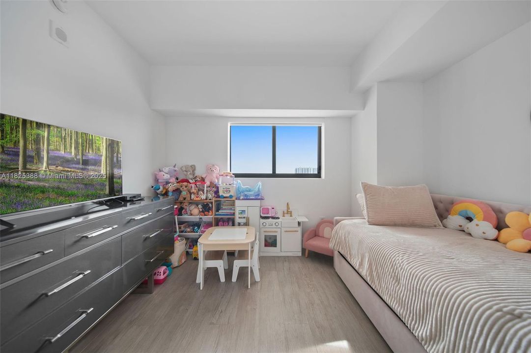 Vendido Recientemente: $765,000 (2 camas, 2 baños, 1095 Pies cuadrados)