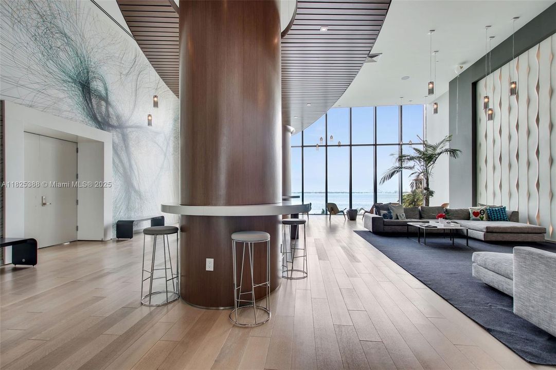 Vendido Recientemente: $765,000 (2 camas, 2 baños, 1095 Pies cuadrados)