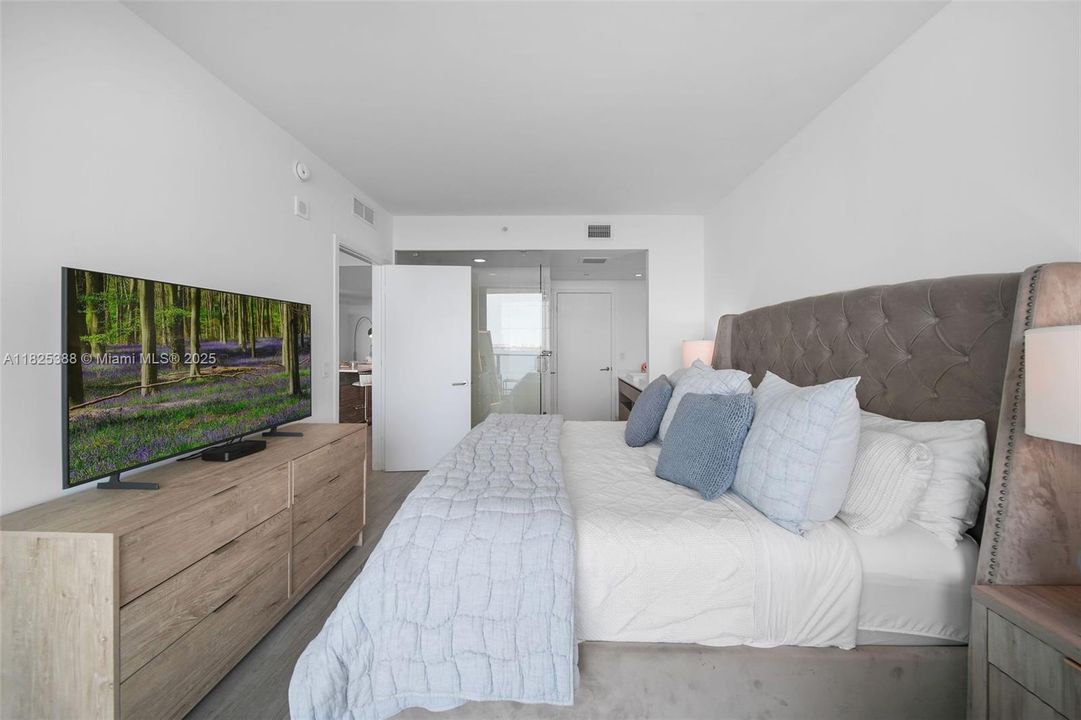 Vendido Recientemente: $765,000 (2 camas, 2 baños, 1095 Pies cuadrados)