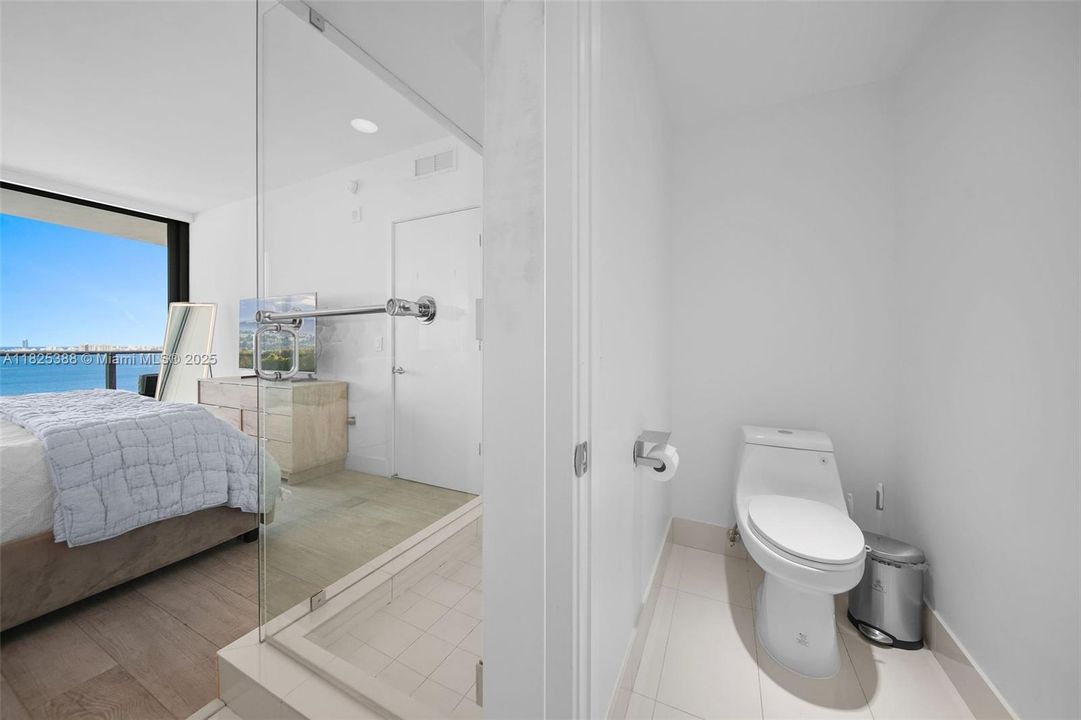 Vendido Recientemente: $765,000 (2 camas, 2 baños, 1095 Pies cuadrados)