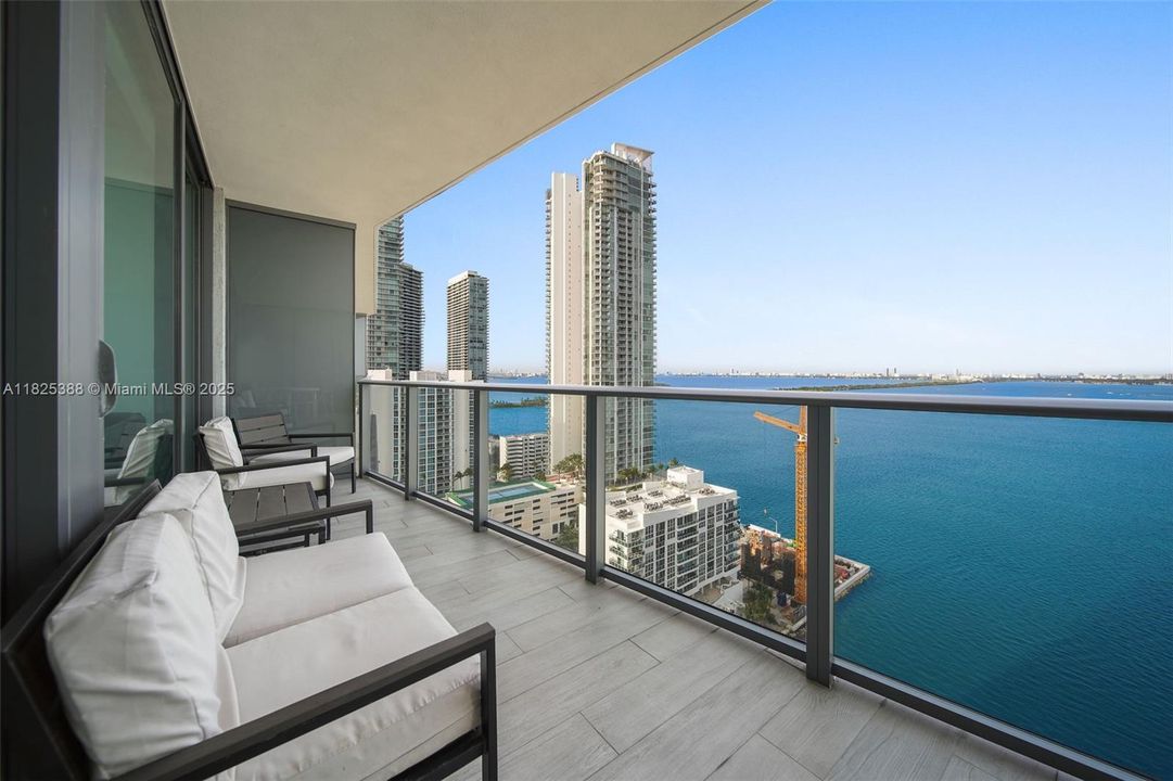 Vendido Recientemente: $765,000 (2 camas, 2 baños, 1095 Pies cuadrados)