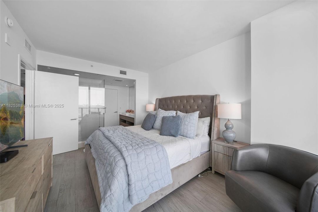 Vendido Recientemente: $765,000 (2 camas, 2 baños, 1095 Pies cuadrados)