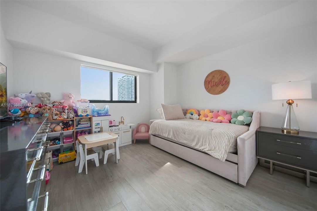 Vendido Recientemente: $765,000 (2 camas, 2 baños, 1095 Pies cuadrados)