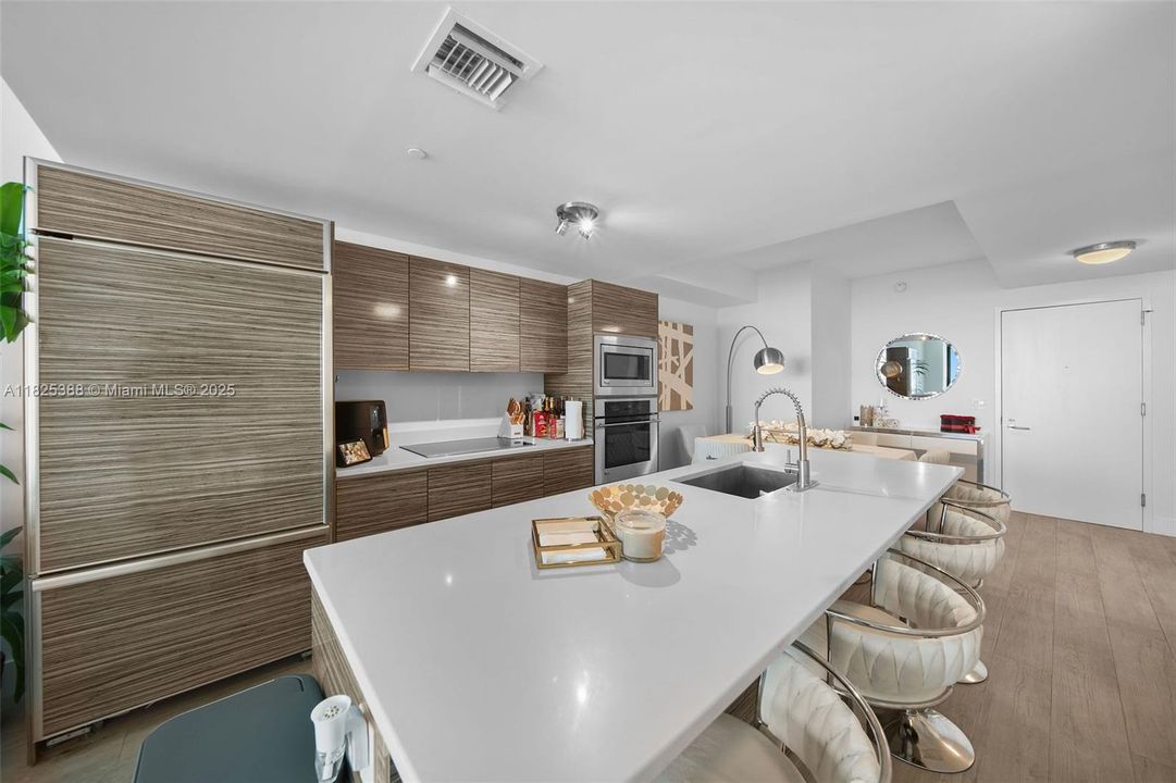 Vendido Recientemente: $765,000 (2 camas, 2 baños, 1095 Pies cuadrados)