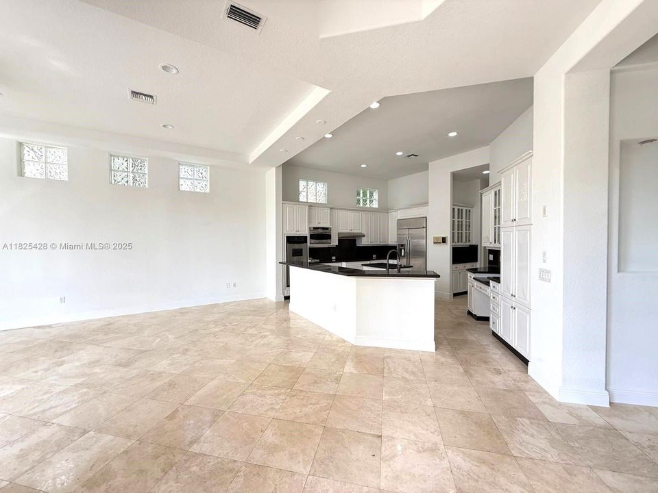 For Sale: $3,595,000 (5 beds, 5 baths, 4478 Square Feet)