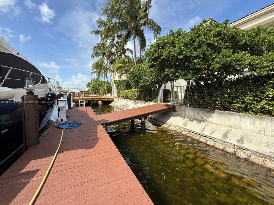 For Sale: $3,595,000 (5 beds, 5 baths, 4478 Square Feet)