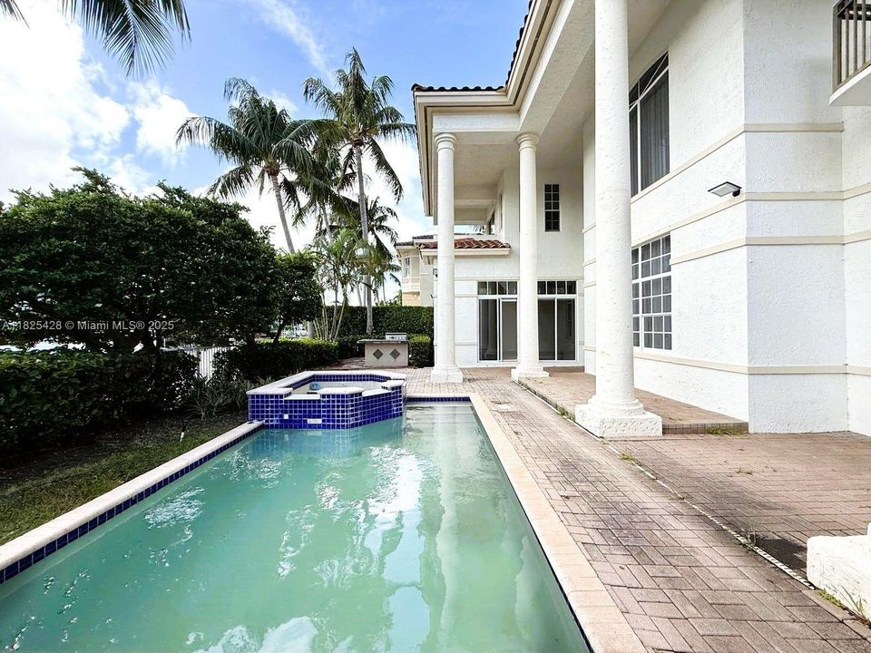 For Sale: $3,595,000 (5 beds, 5 baths, 4478 Square Feet)