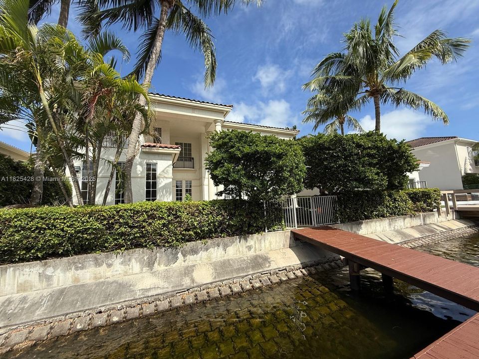 For Sale: $3,595,000 (5 beds, 5 baths, 4478 Square Feet)