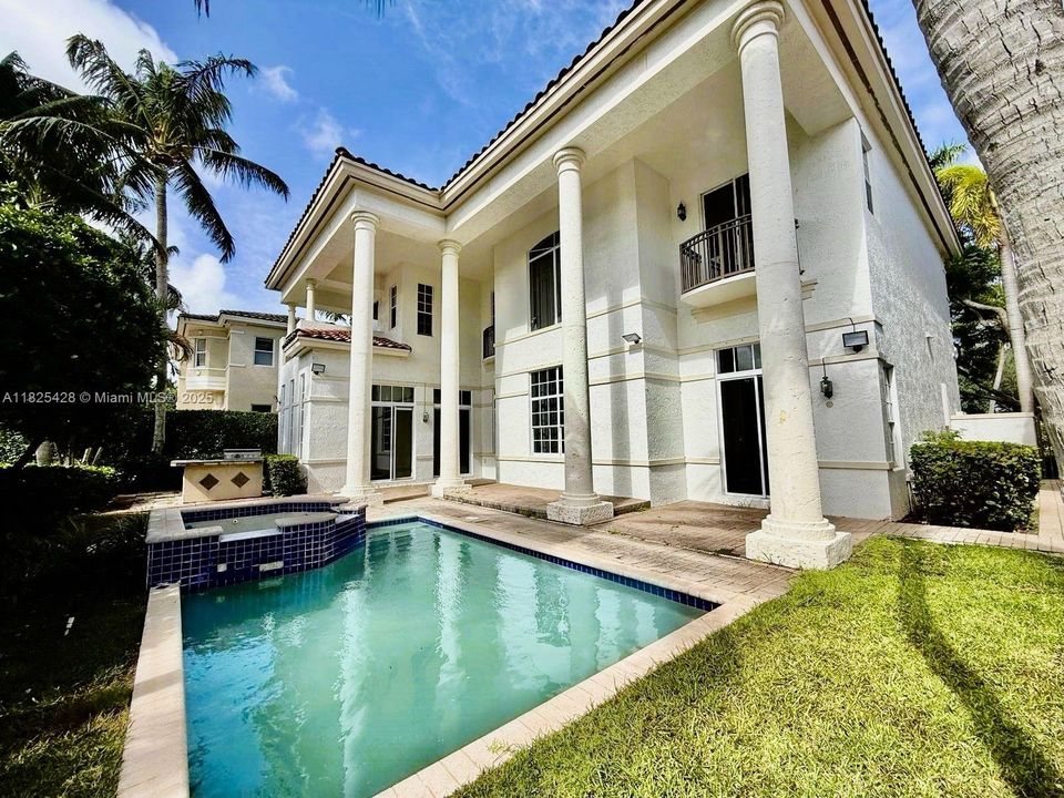 For Sale: $3,595,000 (5 beds, 5 baths, 4478 Square Feet)