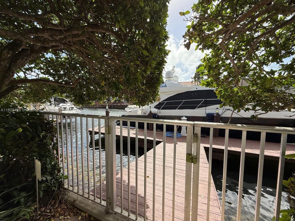 For Sale: $3,595,000 (5 beds, 5 baths, 4478 Square Feet)