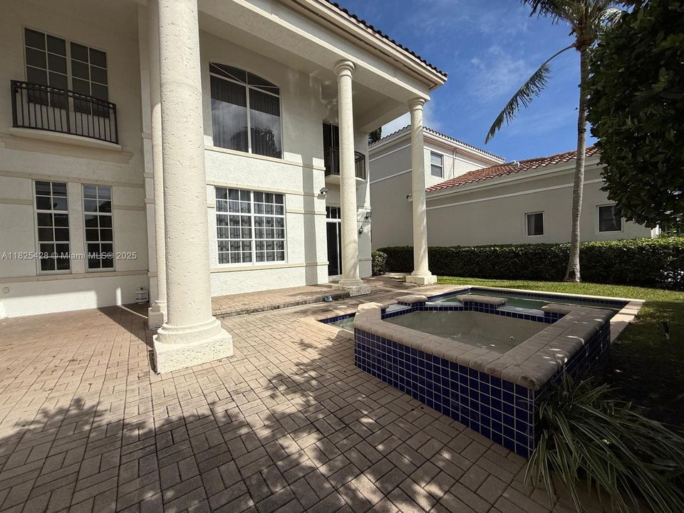 For Sale: $3,595,000 (5 beds, 5 baths, 4478 Square Feet)