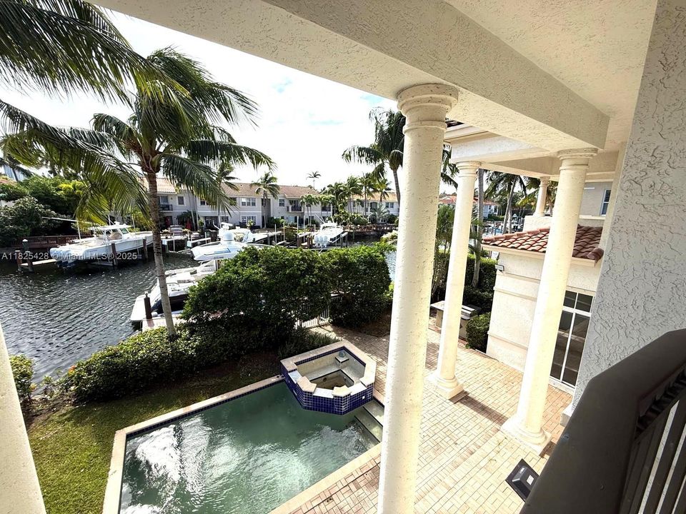 For Sale: $3,595,000 (5 beds, 5 baths, 4478 Square Feet)