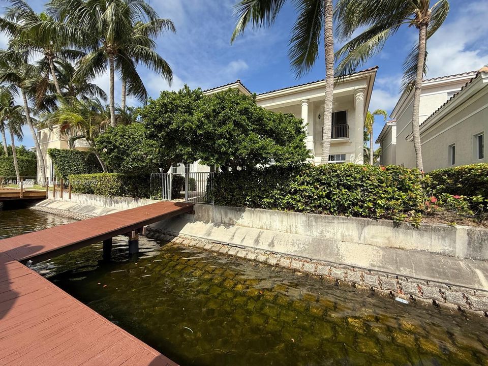 For Sale: $3,595,000 (5 beds, 5 baths, 4478 Square Feet)