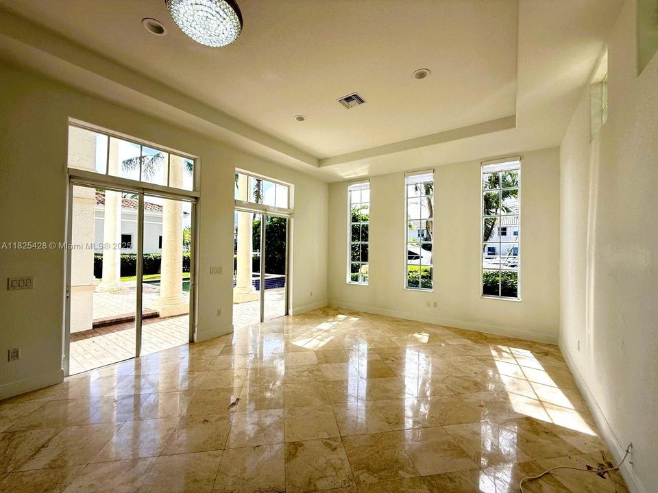 For Sale: $3,595,000 (5 beds, 5 baths, 4478 Square Feet)