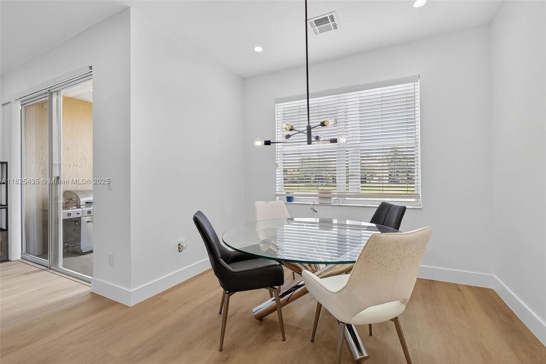 For Sale: $415,000 (2 beds, 2 baths, 1448 Square Feet)