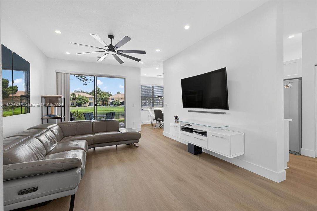 For Sale: $415,000 (2 beds, 2 baths, 1448 Square Feet)