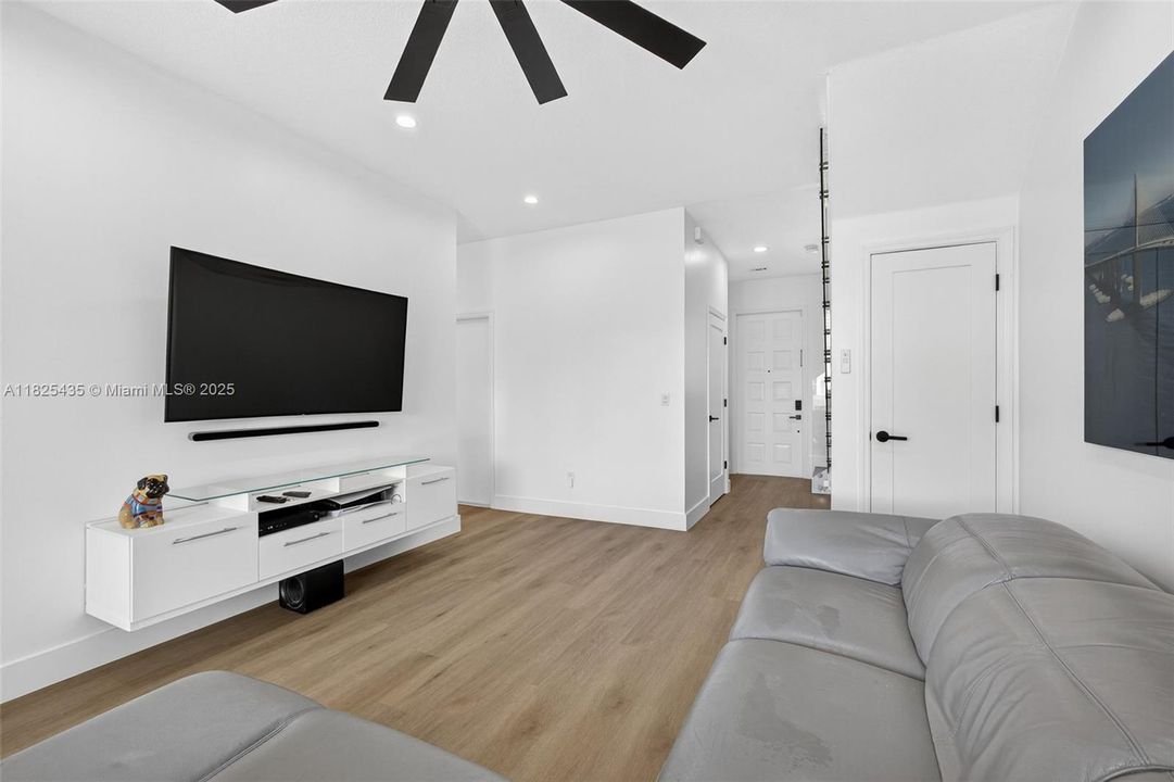 For Sale: $415,000 (2 beds, 2 baths, 1448 Square Feet)