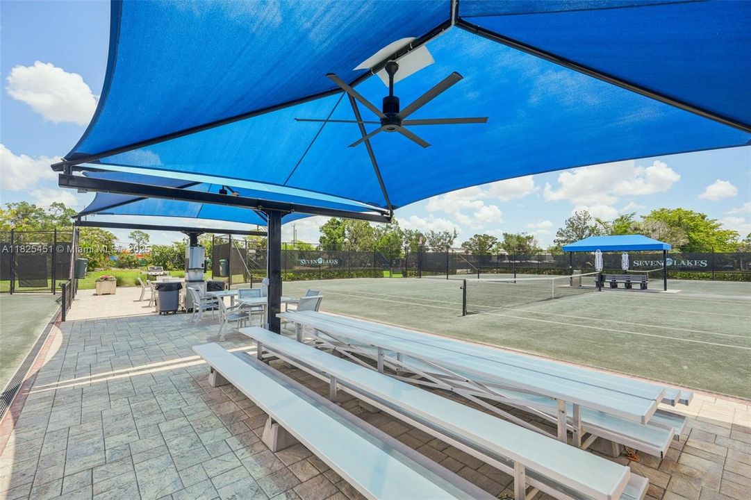 For Sale: $259,900 (2 beds, 2 baths, 1384 Square Feet)