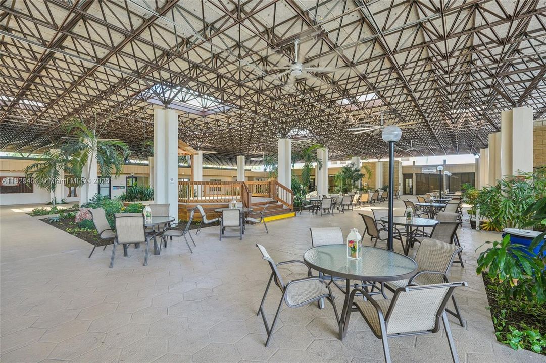 For Sale: $259,900 (2 beds, 2 baths, 1384 Square Feet)