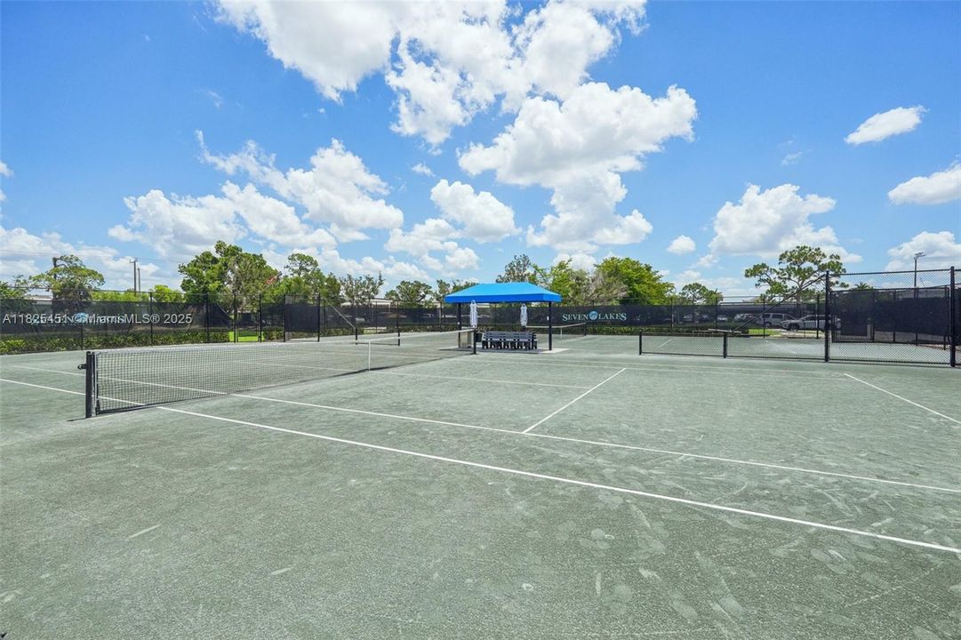 For Sale: $259,900 (2 beds, 2 baths, 1384 Square Feet)