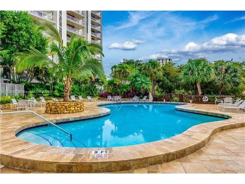 For Sale: $368,000 (2 beds, 2 baths, 1312 Square Feet)