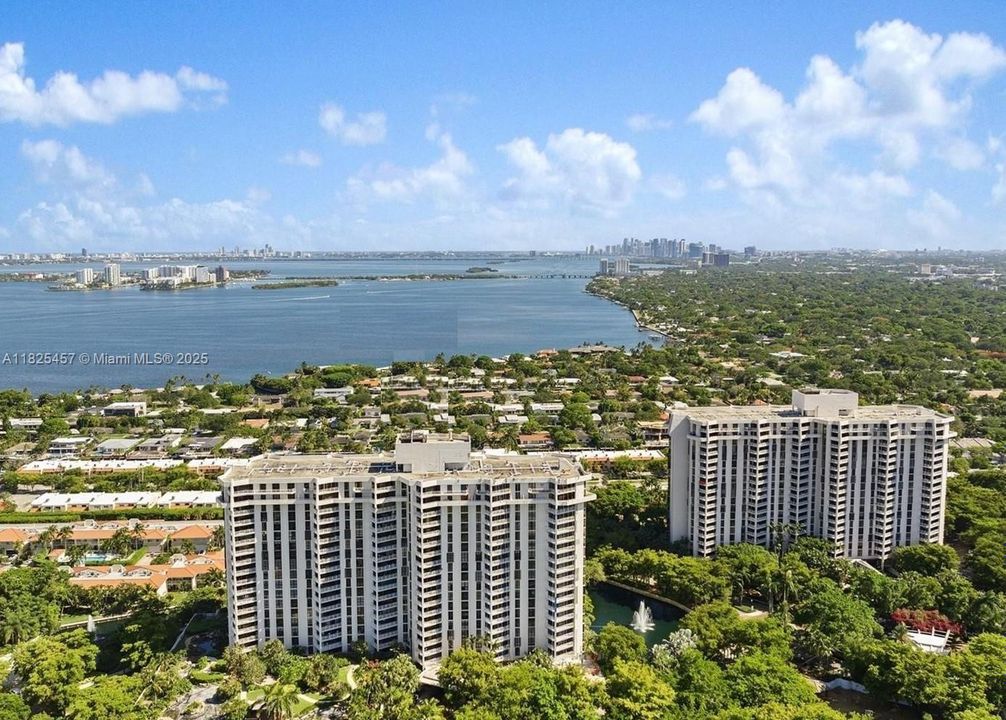 For Sale: $368,000 (2 beds, 2 baths, 1312 Square Feet)