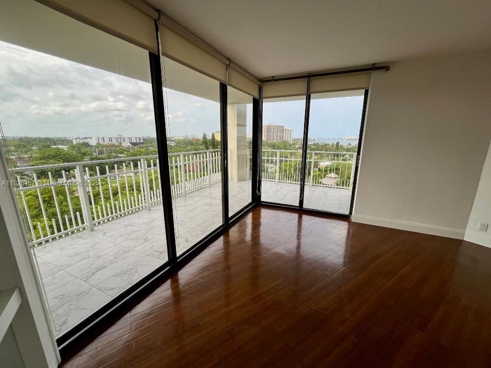 For Sale: $368,000 (2 beds, 2 baths, 1312 Square Feet)