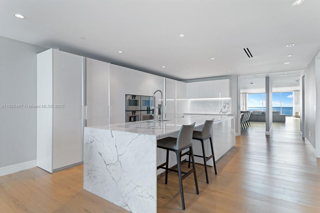 На продажу: $9,995,000 (3 спален, 4 ванн, 3592 Квадратных фут)