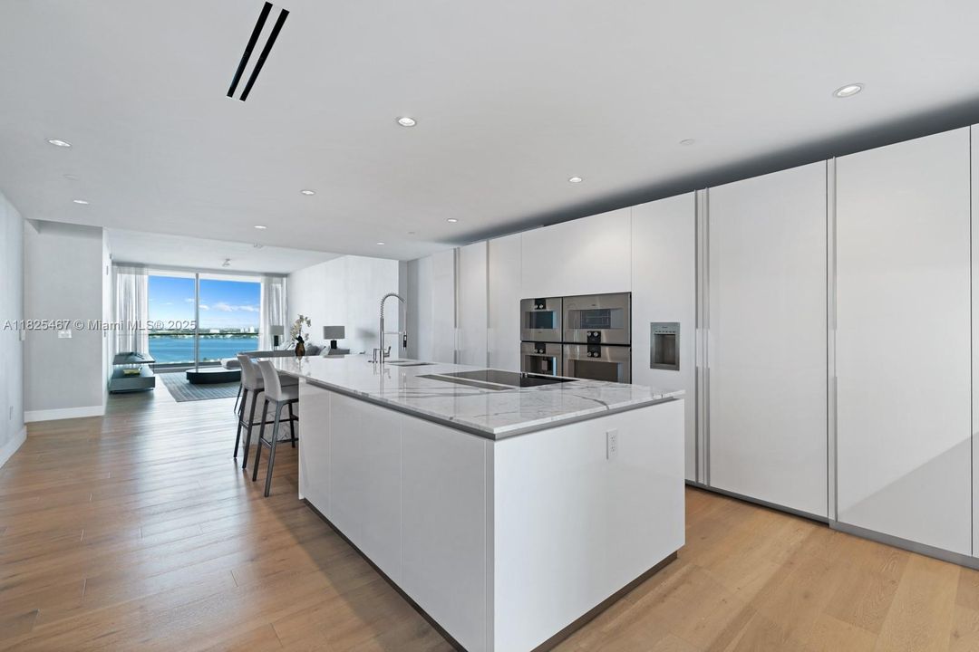 На продажу: $9,995,000 (3 спален, 4 ванн, 3592 Квадратных фут)